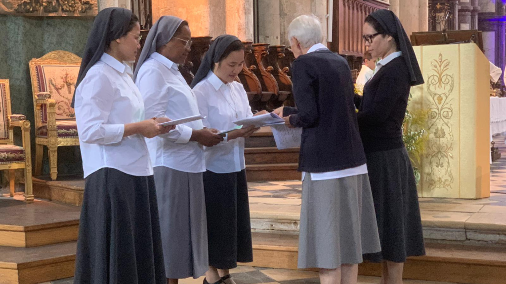 Petites soeurs de l'Assomption à la cathédrale de Beauvais, septembre 2024