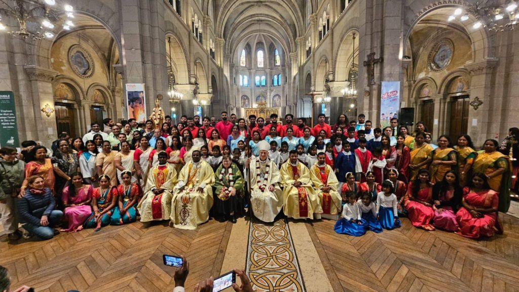 Mgr Marsset à l'église Saint Joseph des Nations avec l'aumônerie tamoule Mgr Marsset à l'église Saint Joseph des Nations avec l'aumonerie tamoule